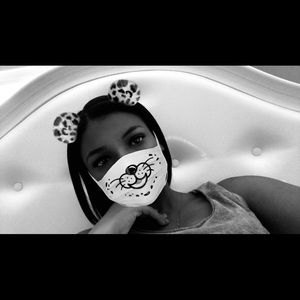 Meet your Posher, Neliany